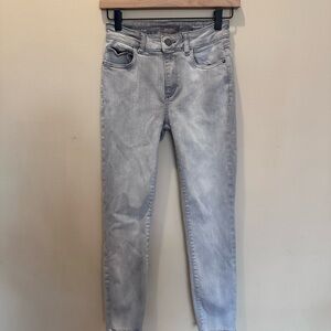 DL1961 Women's Light Gray Cropped Jeans